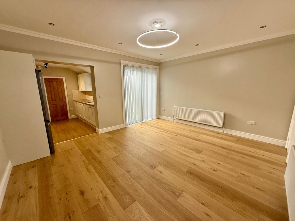 Property photo 2 of 14 Gallery