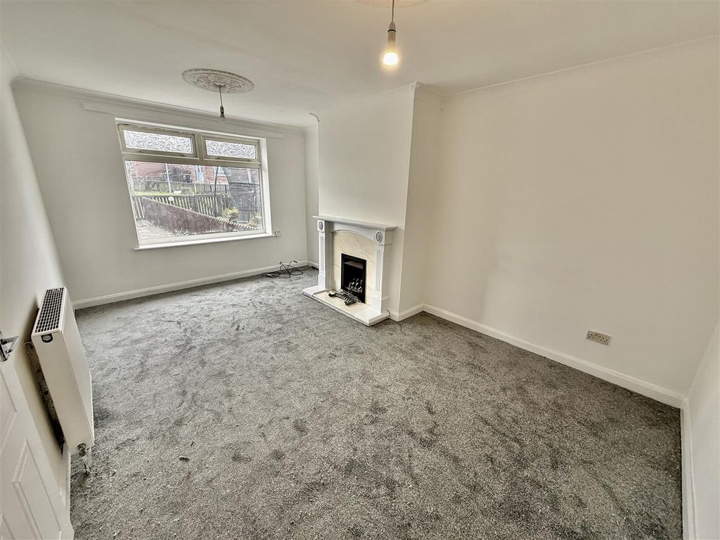 Property photo 2 of 12 Lounge