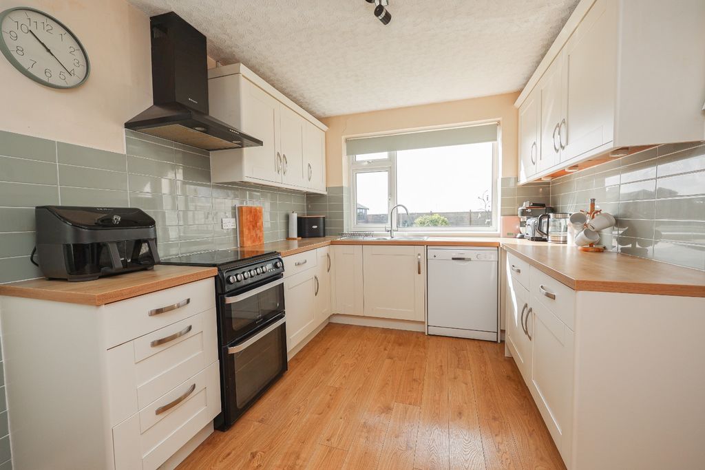 Property photo 2 of 25 4822792