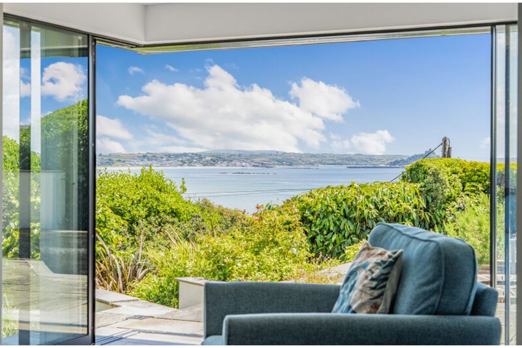 Property photo 2 of 58