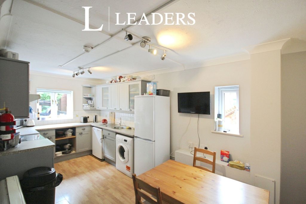Property photo 3 of 6 Pbox-Img.Jpg