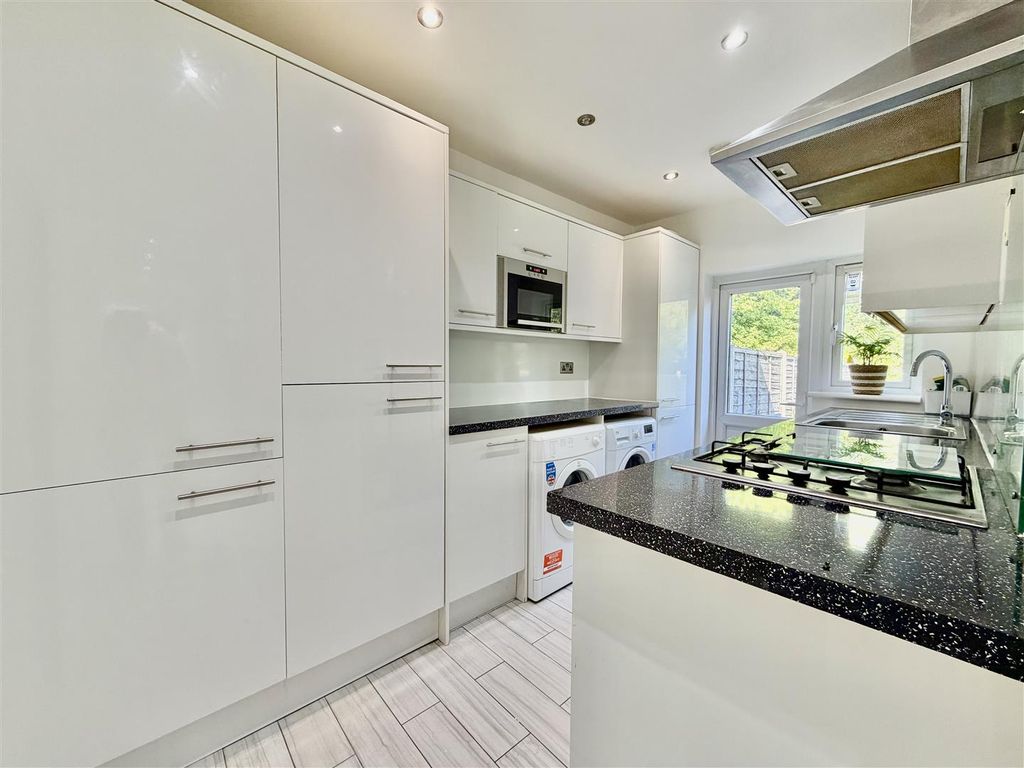 Property photo 1 of 8 Kitchen