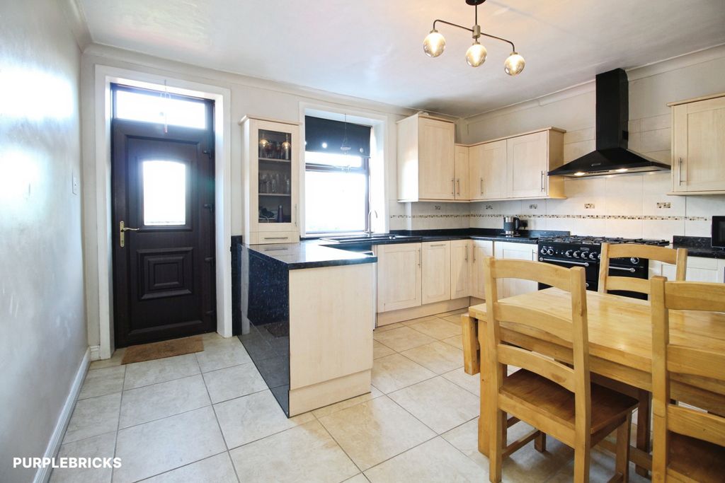 Property photo 3 of 22 Kitchen/Dining Room