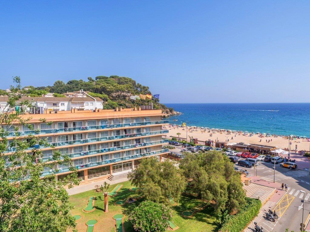 Property photo 1 of 24 Exclusive Renovated Apartment Across From The Beach With Sea Views