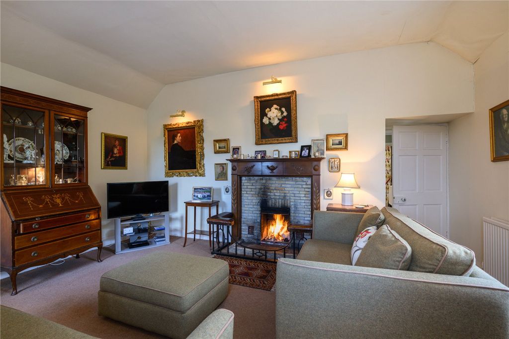 Property photo 3 of 23 Sitting Room