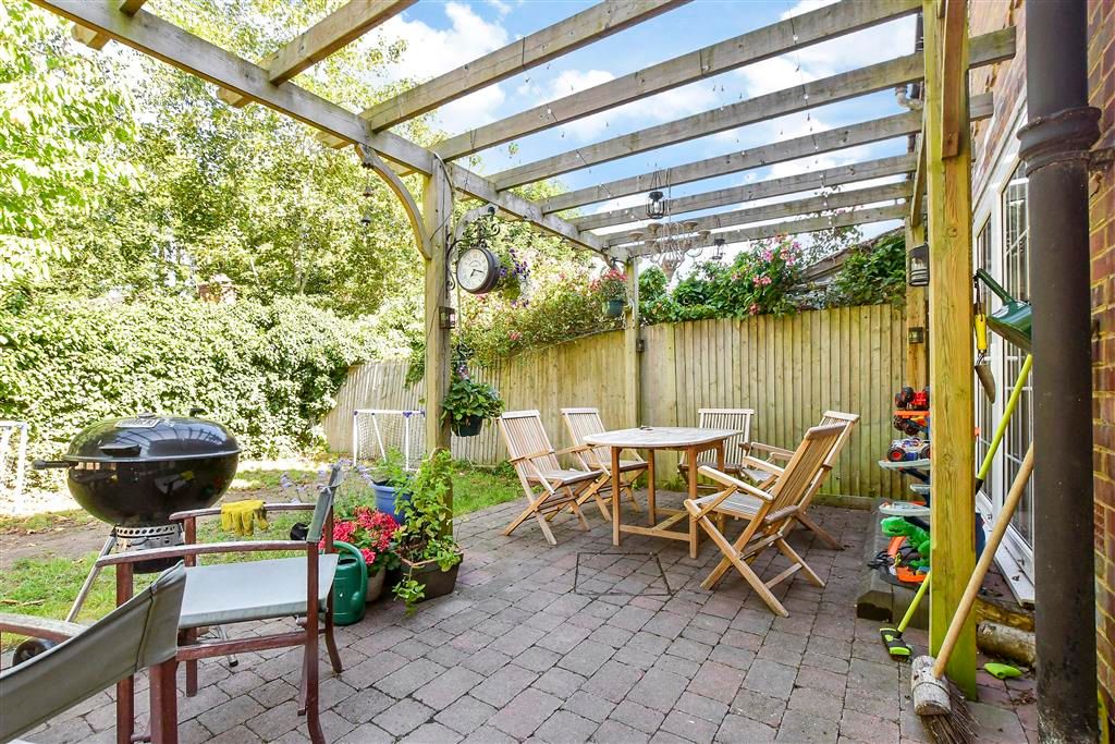 Property photo 1 of 10 Patio / Decking