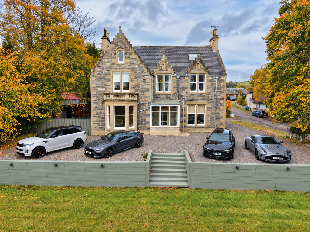 Property photo 2 of 50
