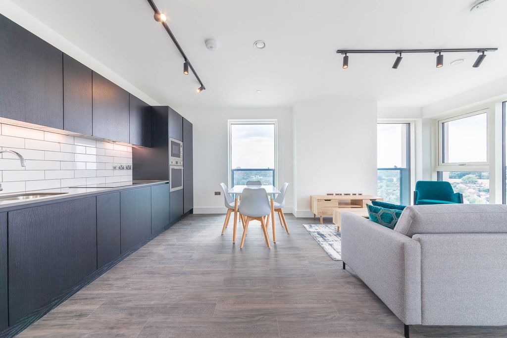 Property photo 2 of 28