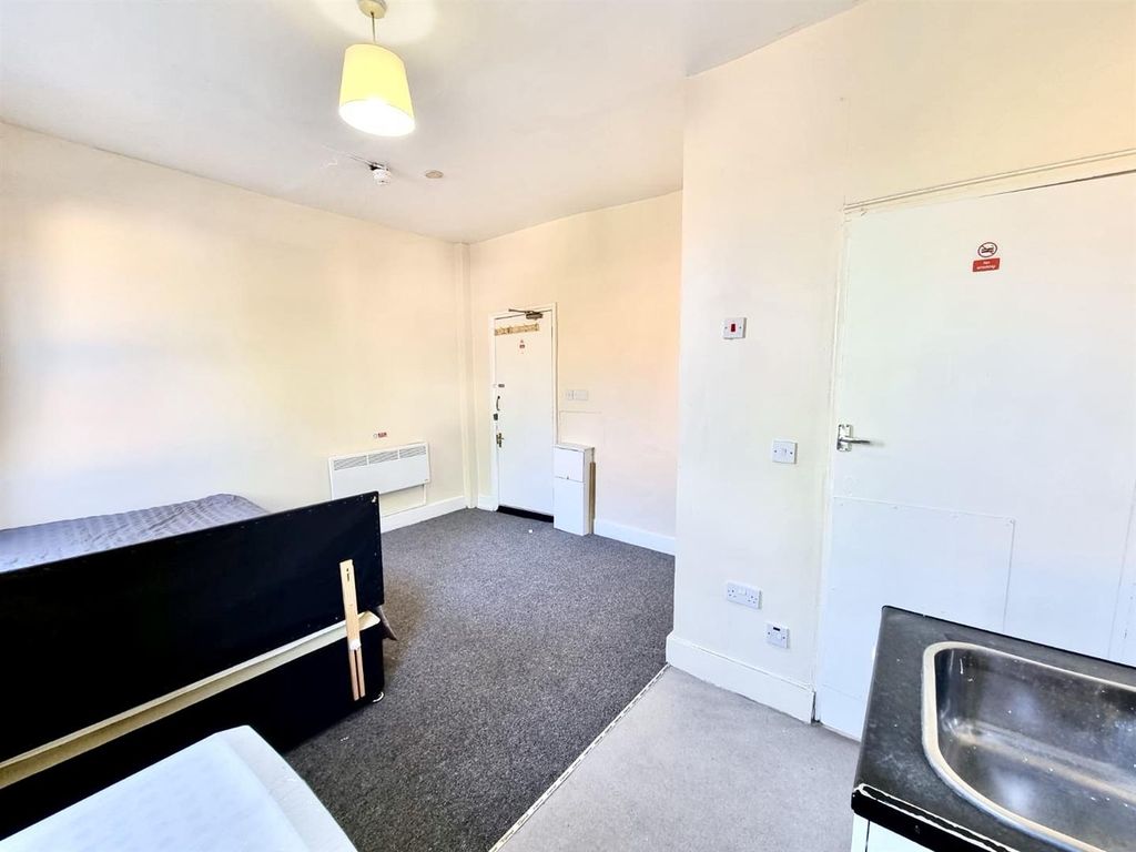 Property photo 3 of 6 B01A2C9C-C6Ae-430F-Aa1D-07F2Ad8E6D3B.Jpg