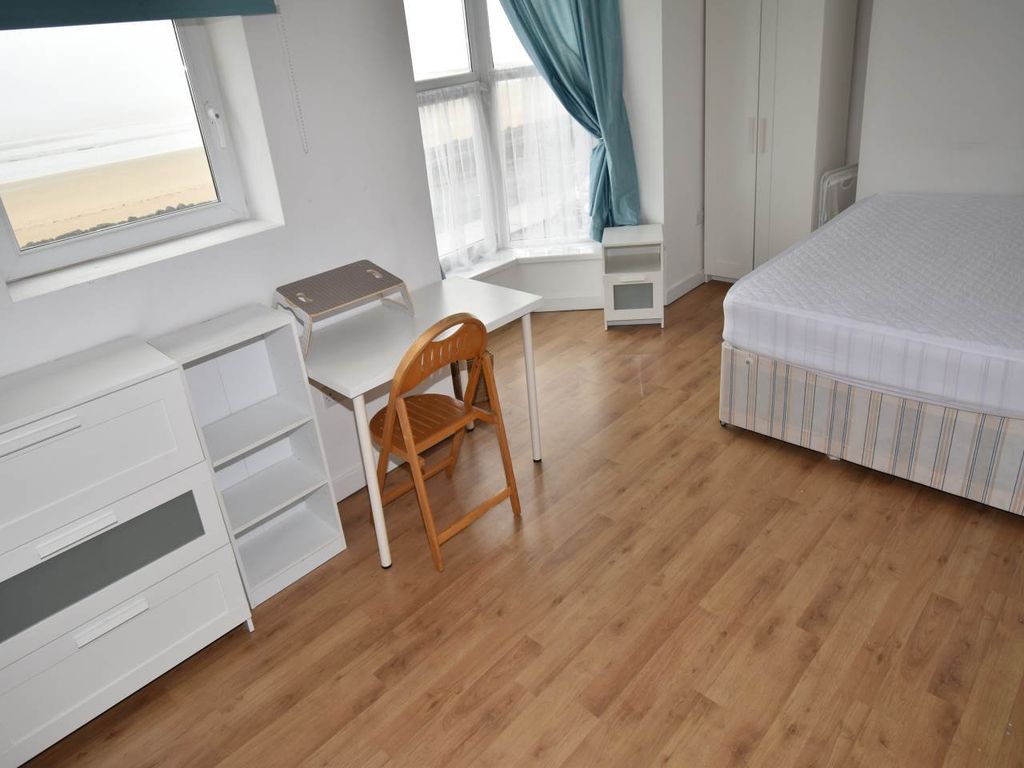 Property photo 2 of 14 Room 4