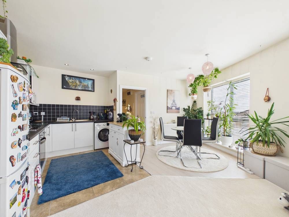 Property photo 2 of 10 Giraffe360-Still009