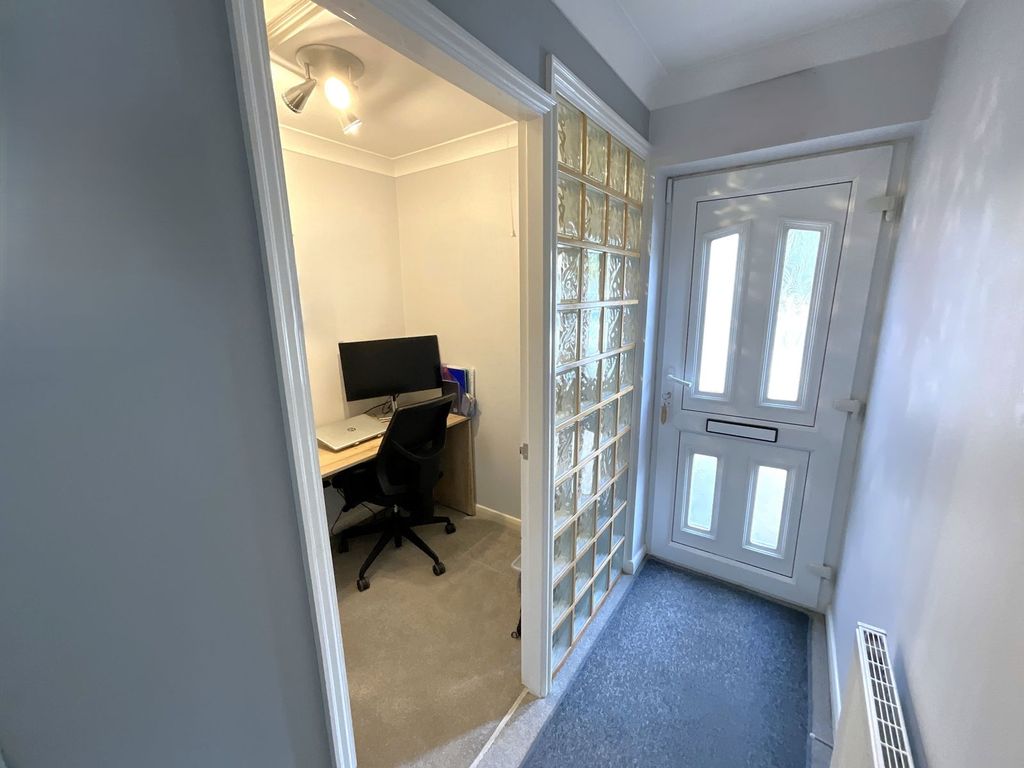 Property photo 2 of 20