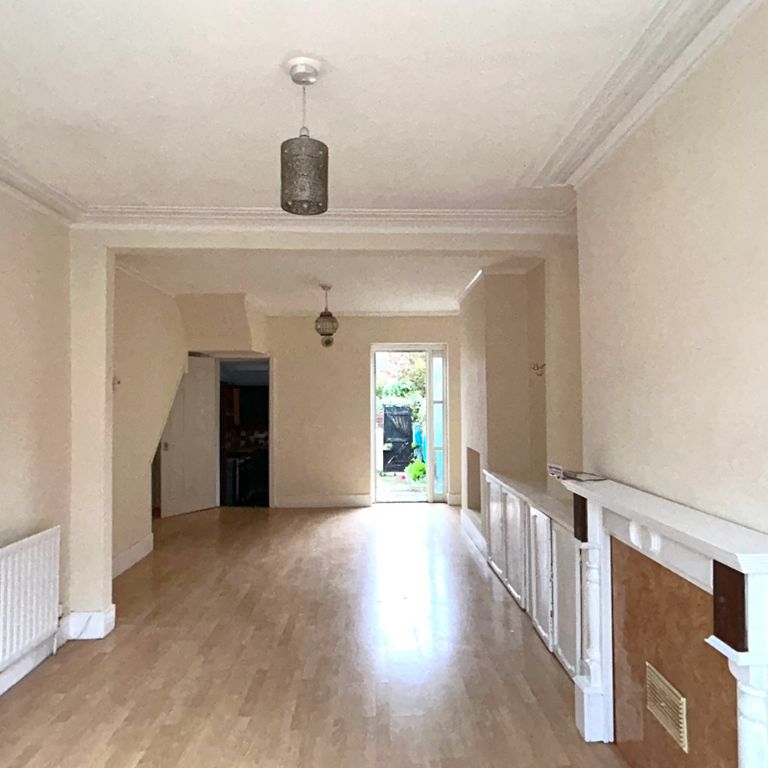 Property photo 3 of 9 Picture 3