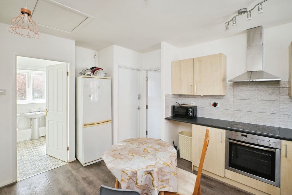 Property photo 3 of 20 Pbox-Img.Jpg