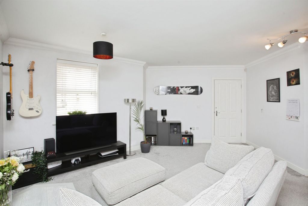 Property photo 3 of 23
