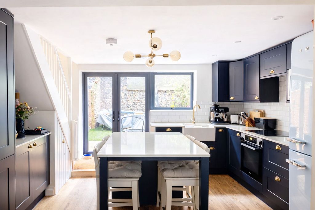 Property photo 2 of 11