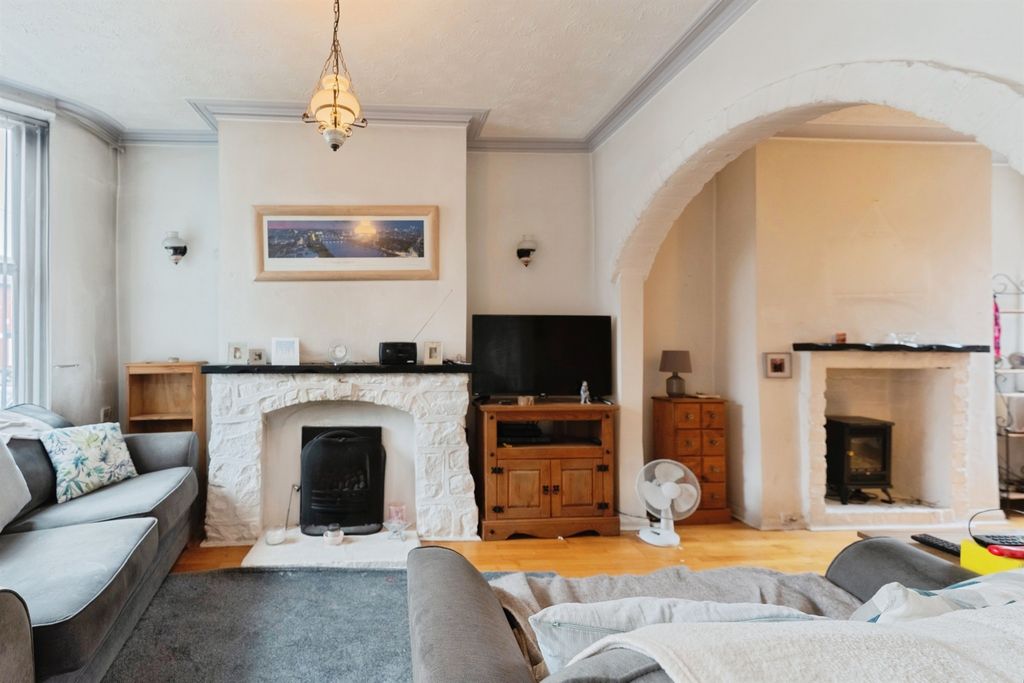 Property photo 2 of 14