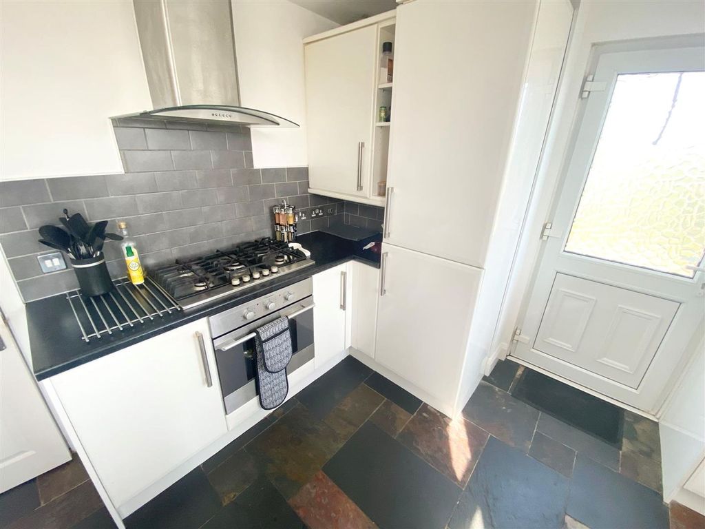 Property photo 3 of 6 Kitchen Diner