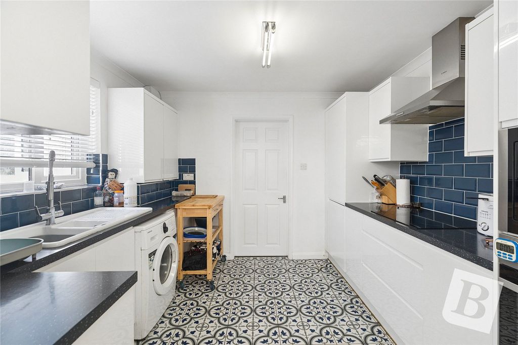 Property photo 2 of 14 Kitchen