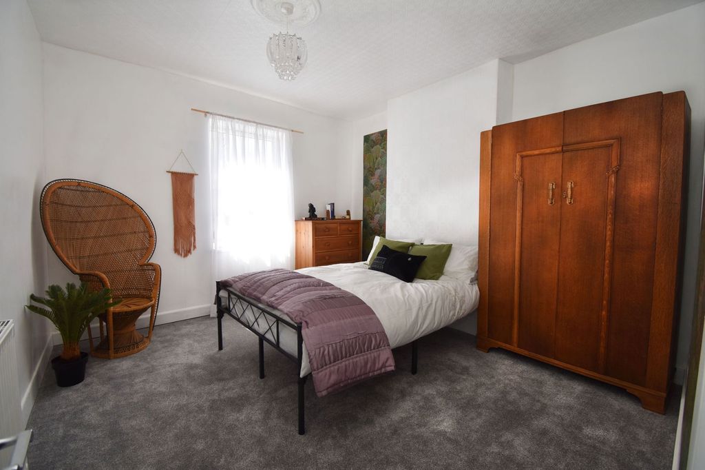 Property photo 2 of 29