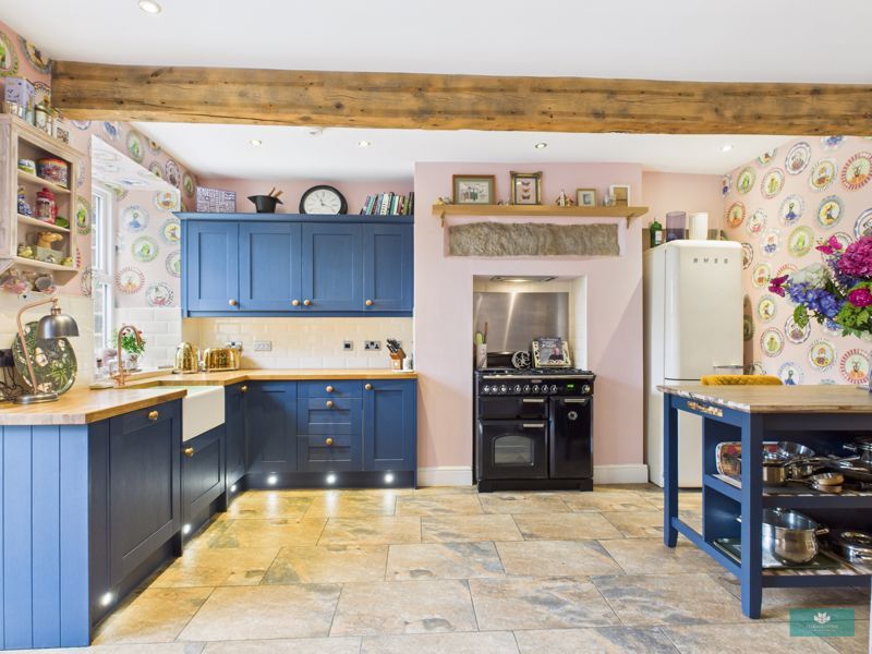 Property photo 3 of 25 Photo 8