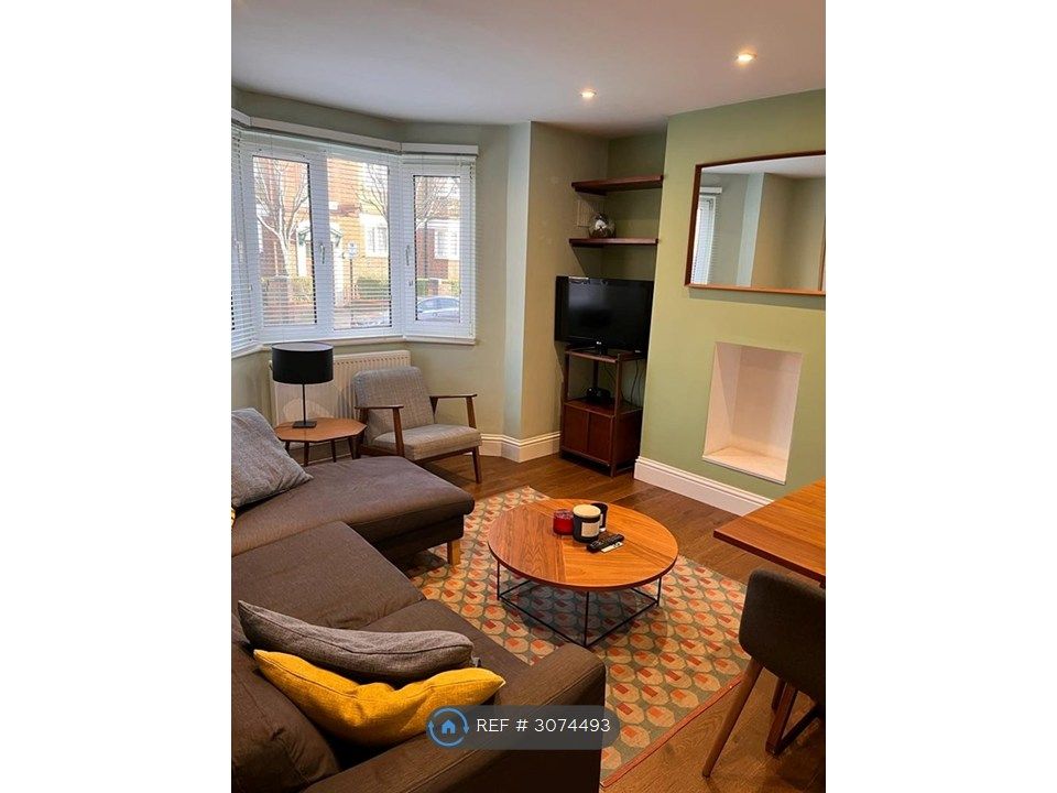 Property photo 1 of 11 Sitting Room