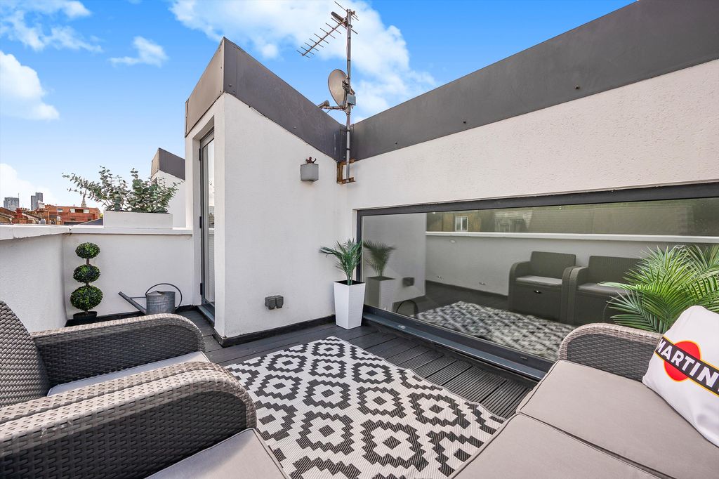 Property photo 3 of 19 Image