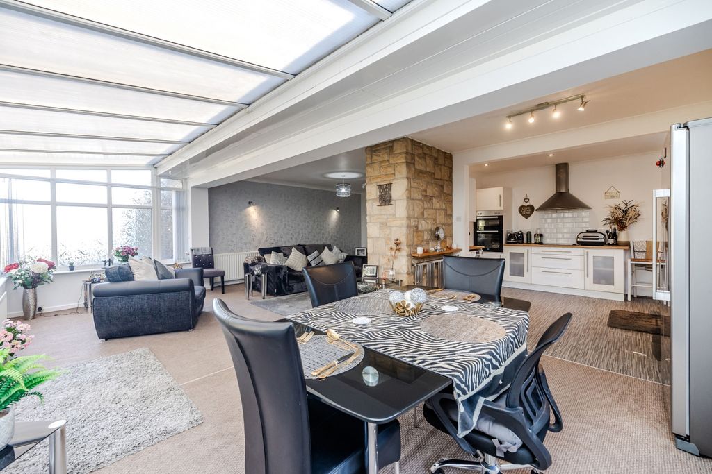 Property photo 2 of 18 B.89Westgarth,Ne54Nu-15