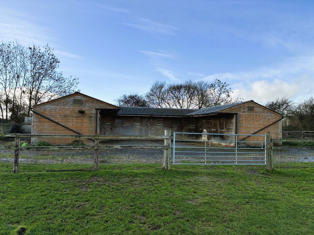 Property photo 2 of 7 Picture No. 12