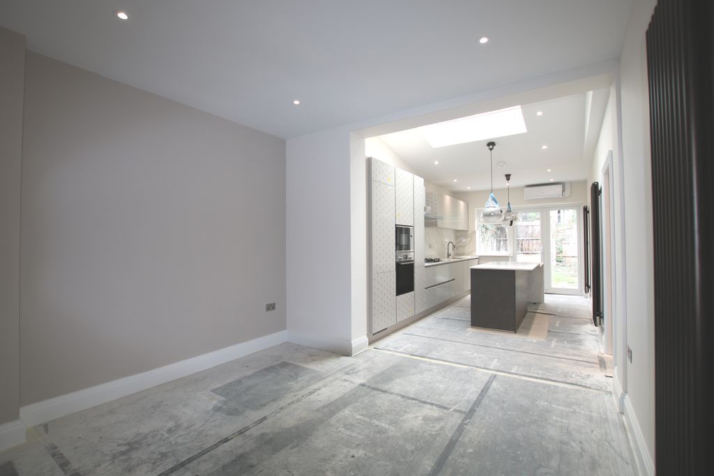 Property photo 3 of 12 4 (Edit)