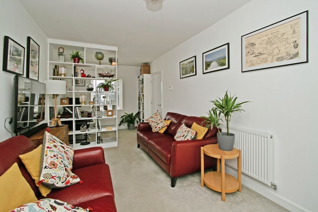 Property photo 3 of 46 Living Room