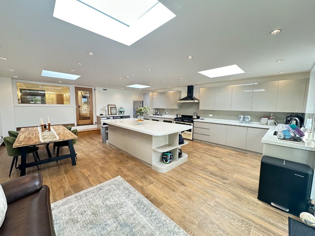 Property photo 3 of 22 3372142