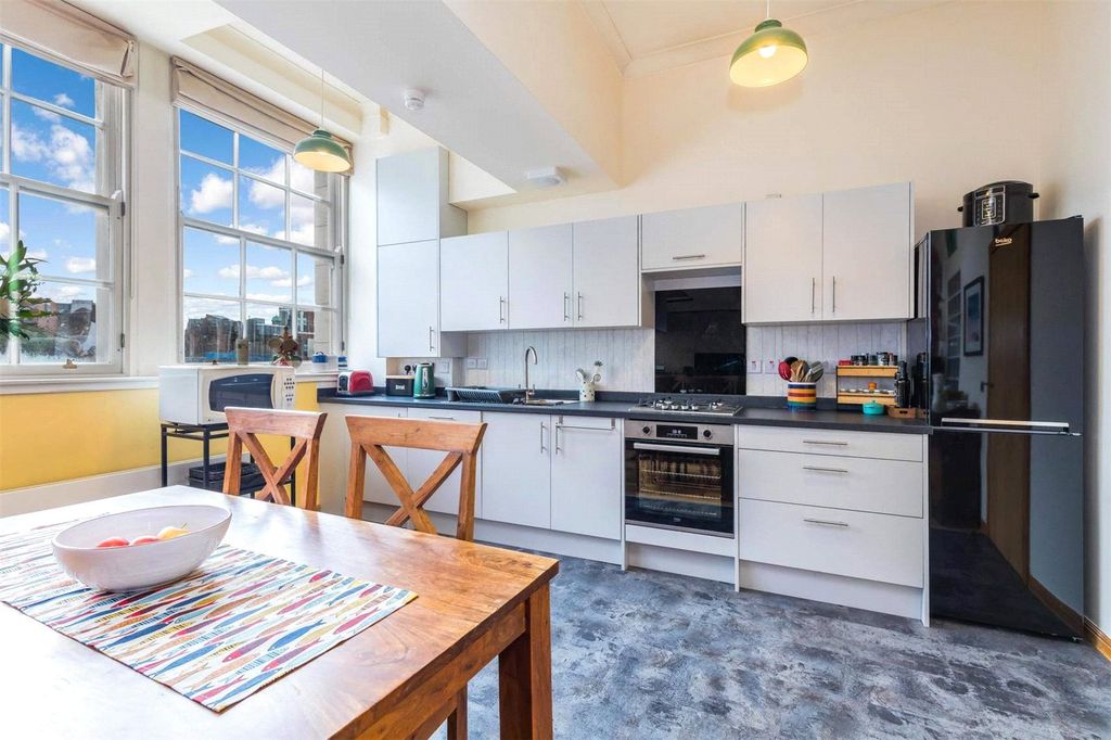 Property photo 3 of 21 Kitchen