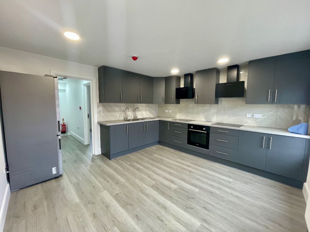 Property photo 1 of 10 4684120