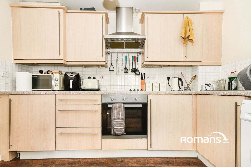 Property photo 3 of 10 Kitchen