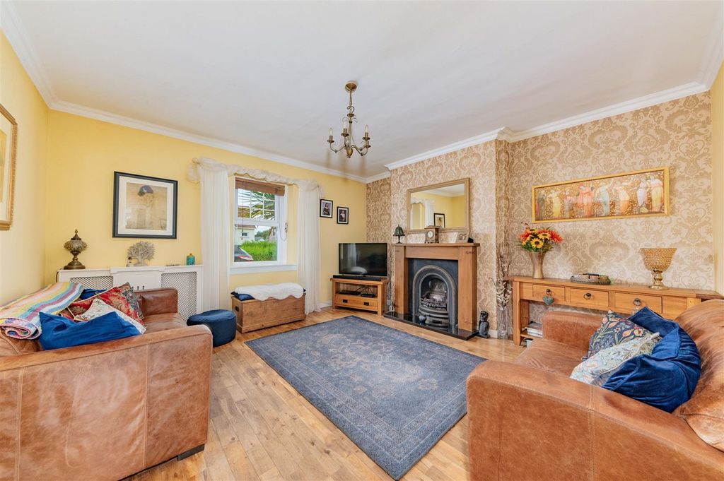 Property photo 2 of 24 18 Bruce Road Dundee-10.Jpg