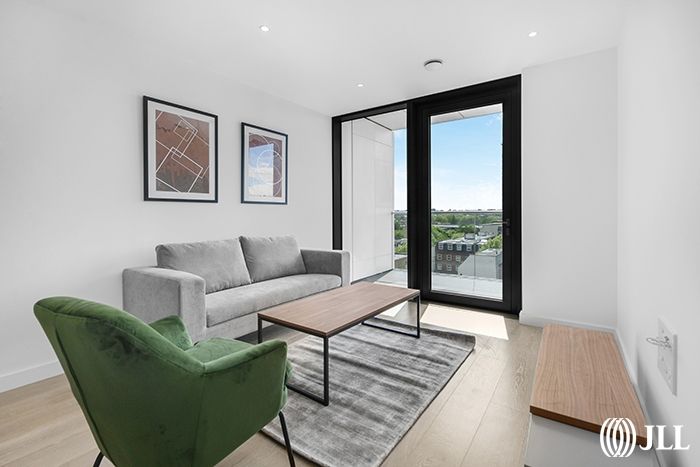 Property photo 1 of 11 Carriage House, C...