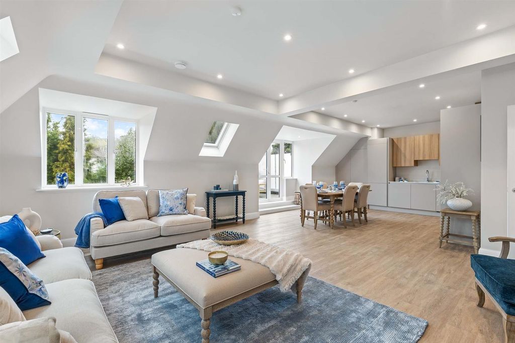 Property photo 3 of 16 7 Mclaren Court, 1 Cobham Road, Kt22  9Au-24.Jpg