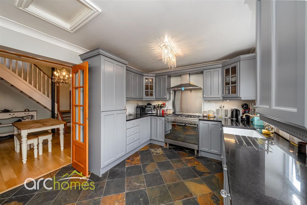 Property photo 3 of 32 Greenleach-2.Jpg