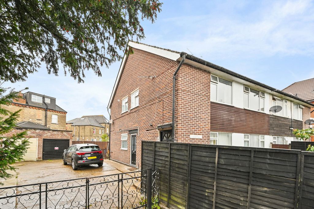 Property photo 2 of 11