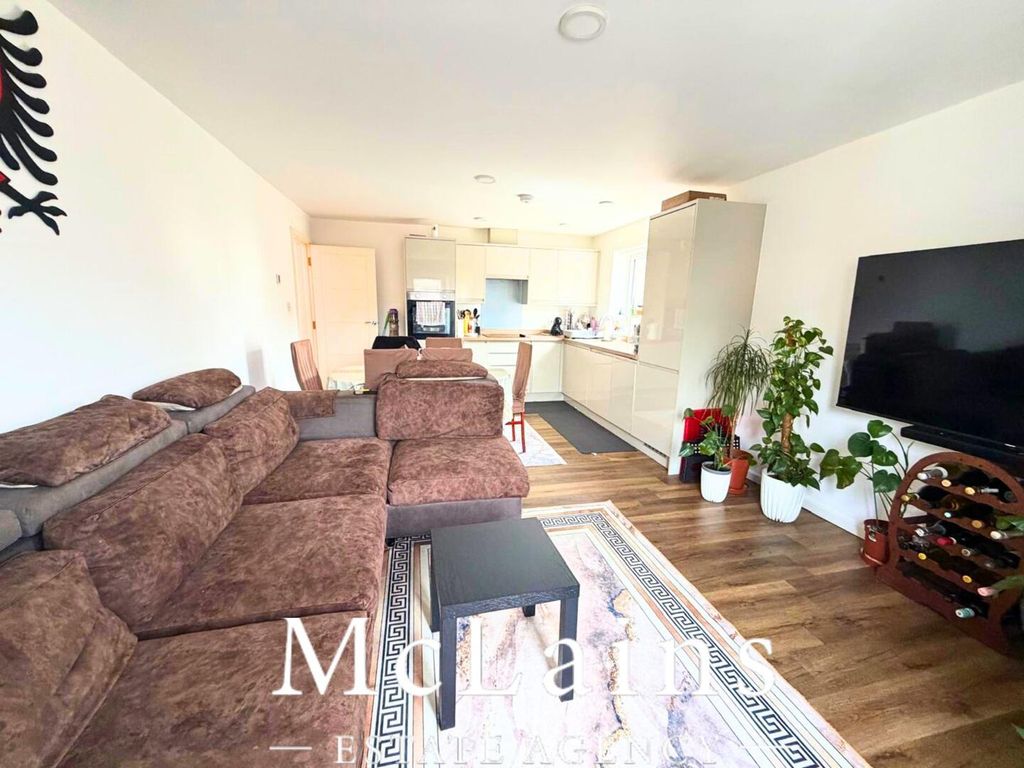 Property photo 1 of 6 Living Room
