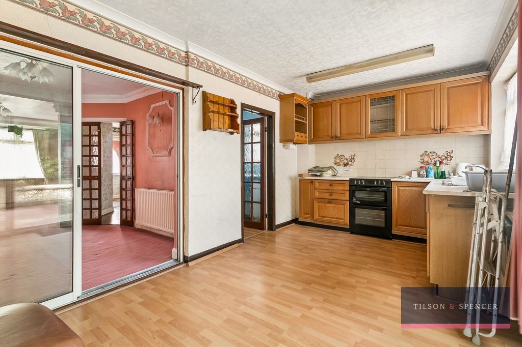 Property photo 3 of 20 180820265_Tils_74 Woodgrange Avenue _En1 1En_008_W
