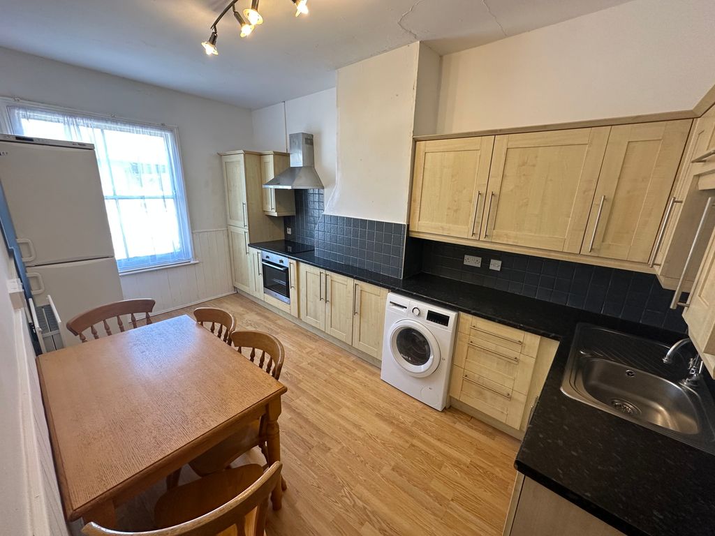 Property photo 1 of 4 Kitchen