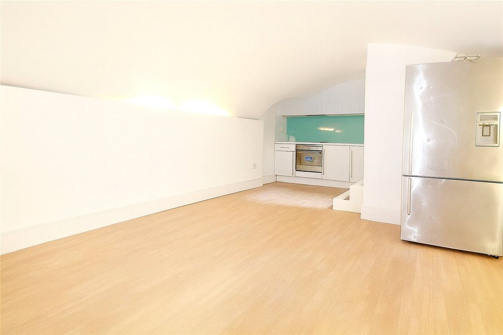 Property photo 2 of 8 Picture No. 13