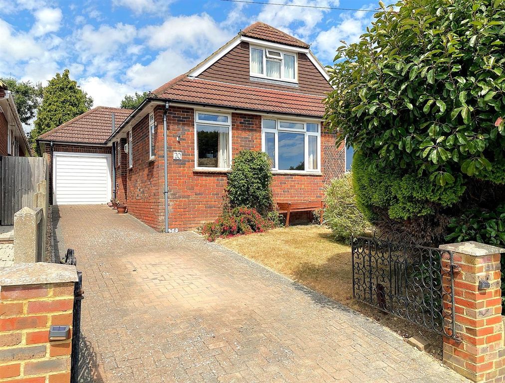 Property photo 1 of 15 20 Wealden Way - Front1.Jpg