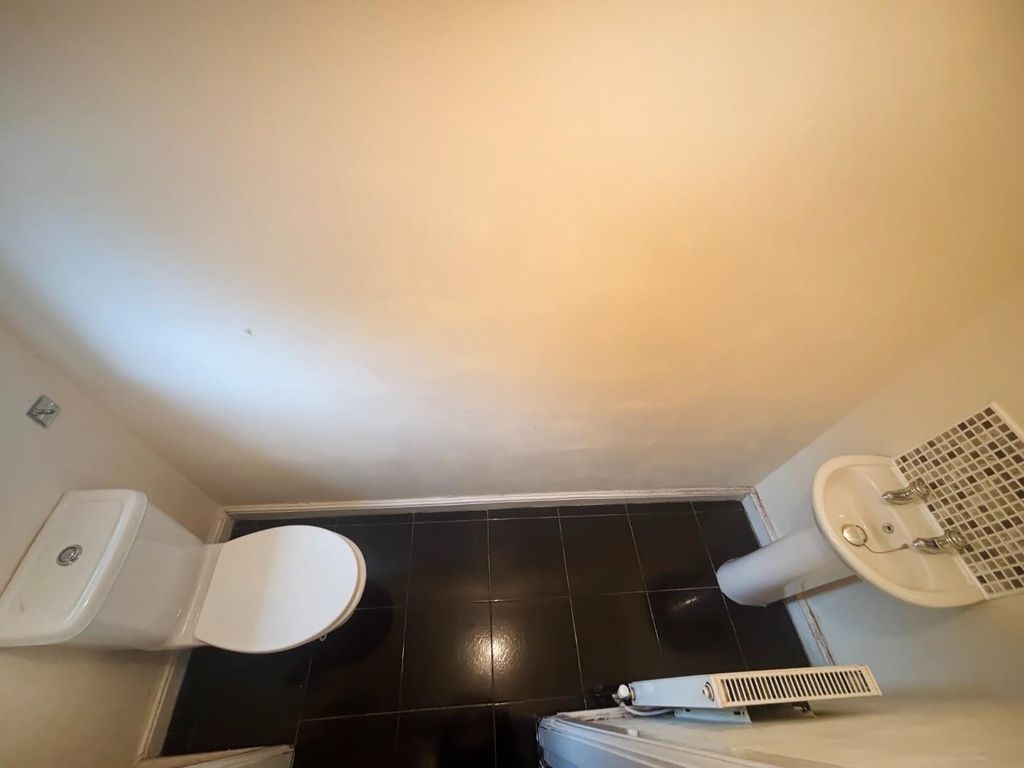 Property photo 2 of 12 WC