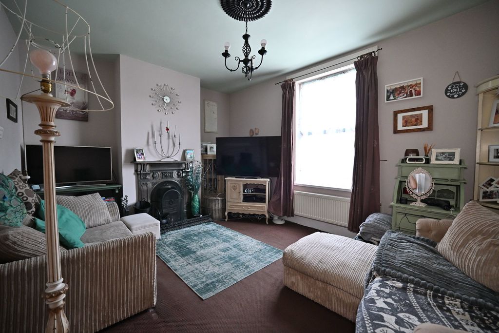 Property photo 2 of 17