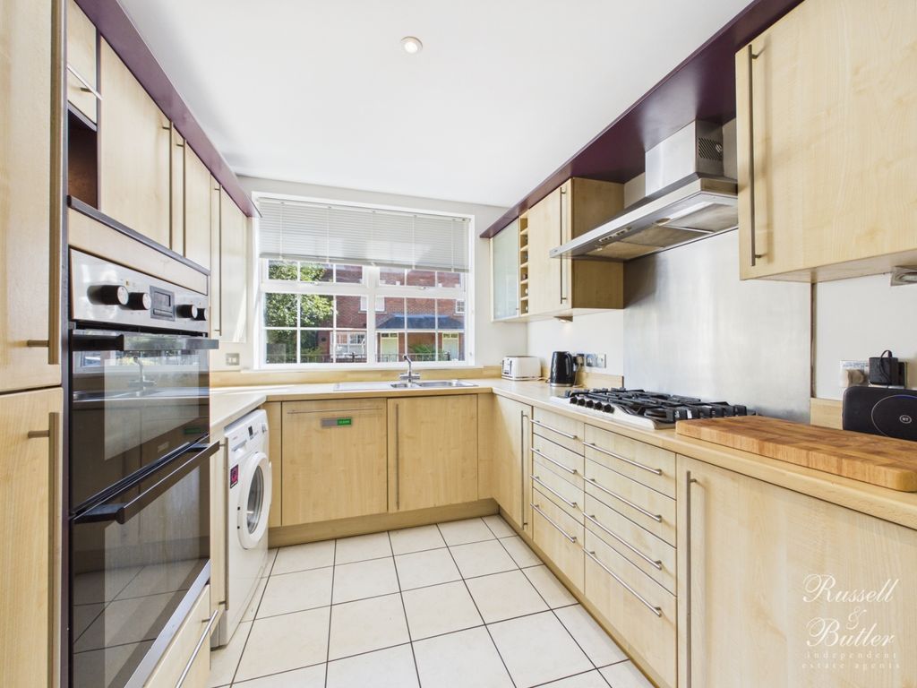 Property photo 3 of 15 Cam03246G0-Pr0163-Still020