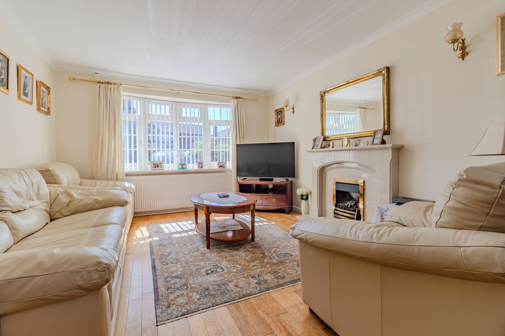Property photo 2 of 20