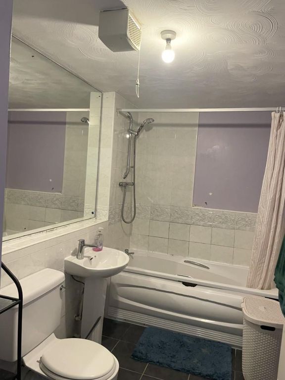 Property photo 1 of 6 Bathroom.Jpg